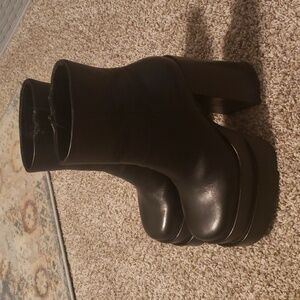 Great Condition Black Leather Steve Madden Platform Booties Size 6.5